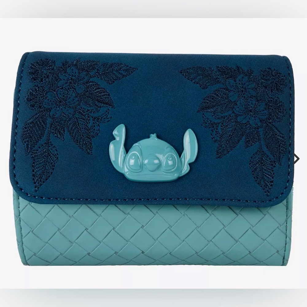 NWT Loungefly Disney’s Stitch embroidered wallet